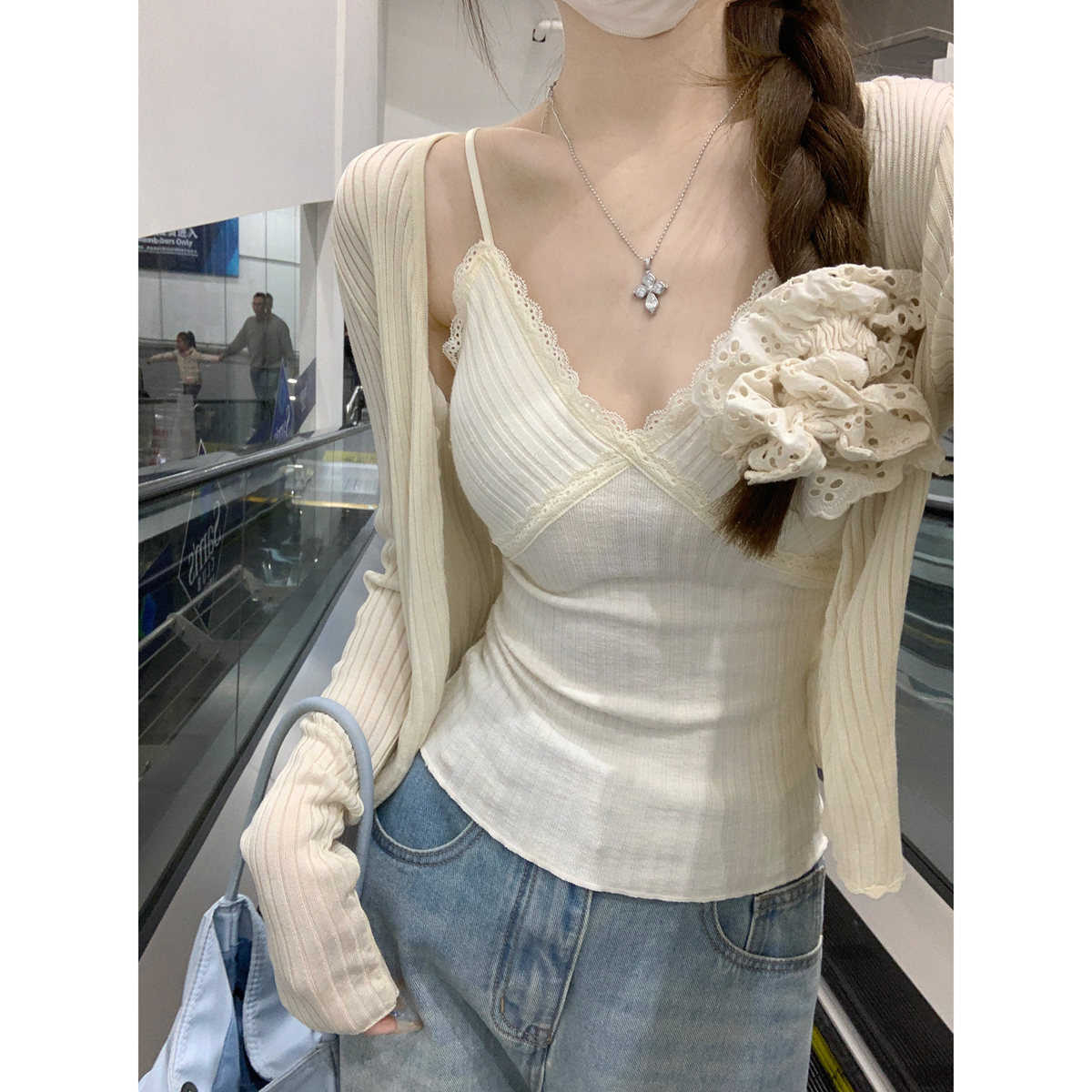 Real shot of spring and summer Korean version pure cross v-neck lace edge chest pad versatile suspender vest T-shirt top