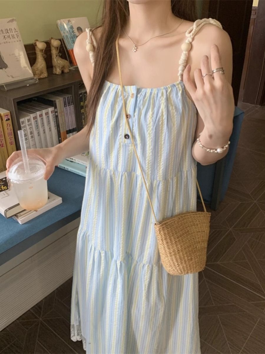 海邊度假條紋吊帶連衣裙子女2025夏季新款法式氣質寬鬆小個子長裙