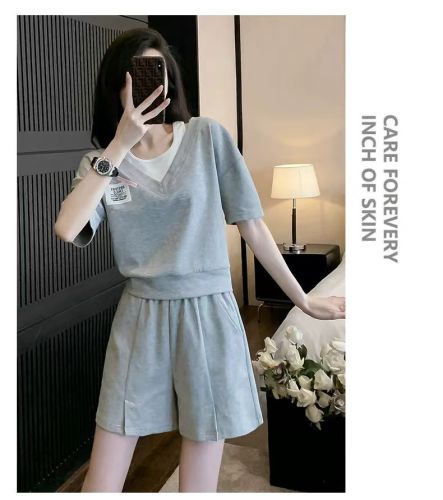Women's Summer Hong Kong Style Loose Running Salt and Striped Short Sleeve Short Shorts Two-Piece Set 2025 New Leisure Sports Suit