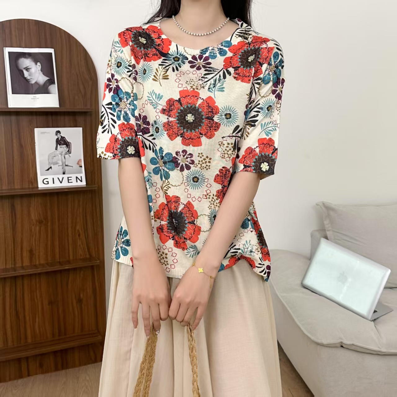 Real shot of retro cotton and linen stretch sweater for women in summer print V-neck large size T-shirt tie-up loose versatile top