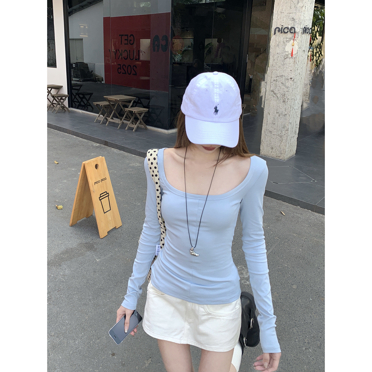 Real shot of the spring Korean version of slim square collar reveals collarbone temperament fish bones make you look slim long-sleeved T-shirt top