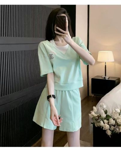 Women's Summer Hong Kong Style Loose Running Salt and Striped Short Sleeve Short Shorts Two-Piece Set 2025 New Leisure Sports Suit