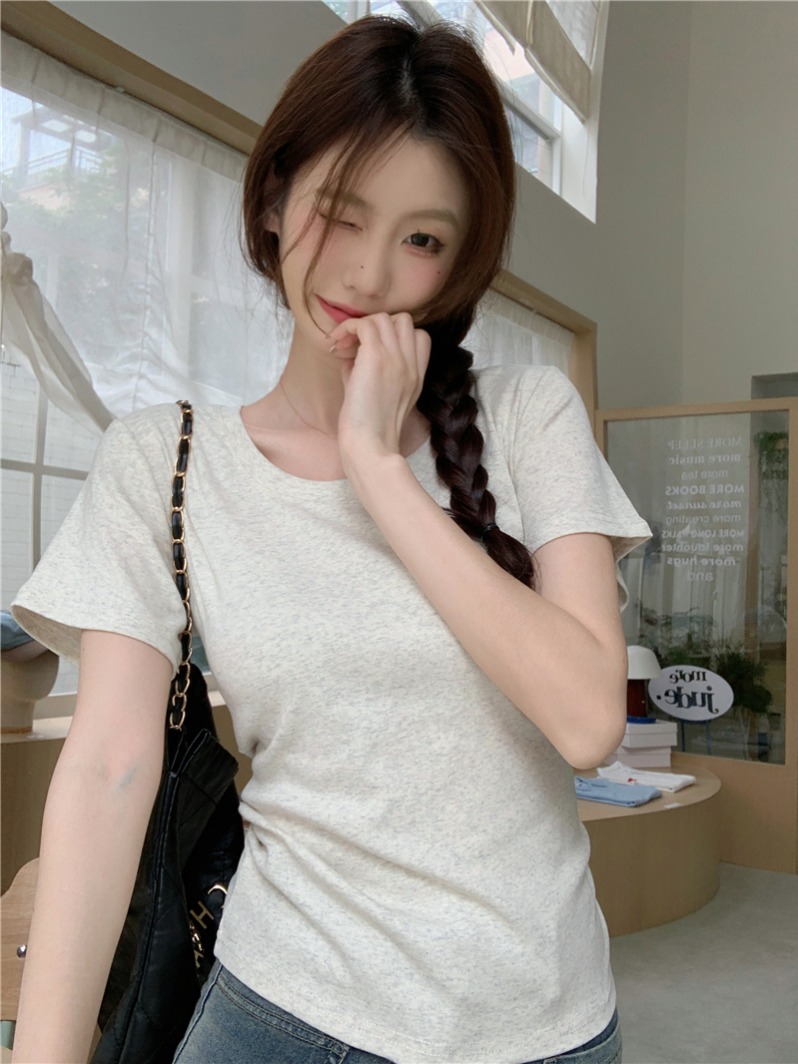 Real shot of the straight shoulder slimming collarbone T-shirt for women in summer chic solid color hot girls ins inner bottoming short sleeve size