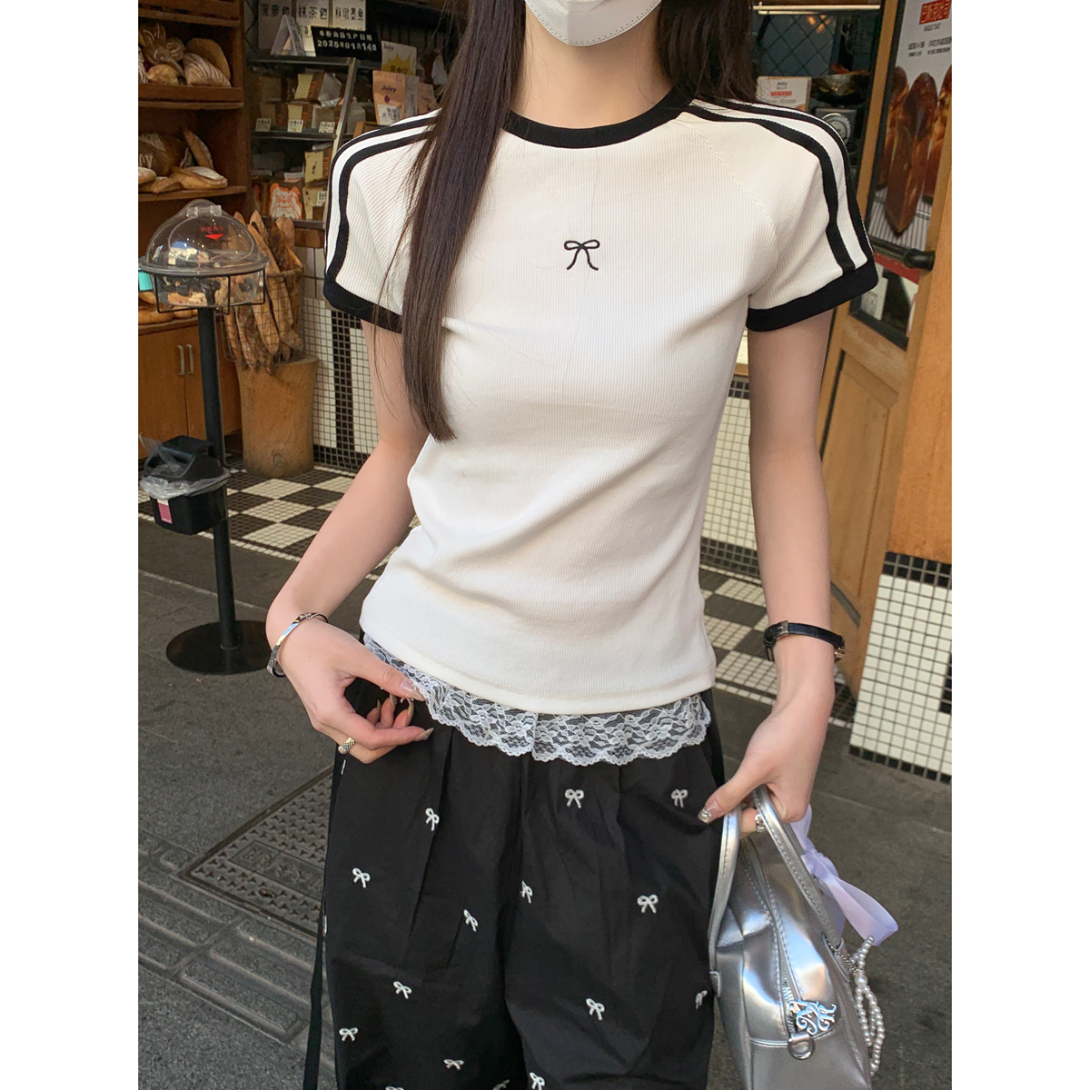 Real shot of spring and summer Korean version contrasting color rag-shoulder bar embroidery design temperament short-sleeved T-shirt top for women