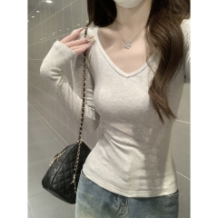 Real shot of early spring Korean version of V-neck pure slim and versatile long-sleeved base shirt T-shirt top for women