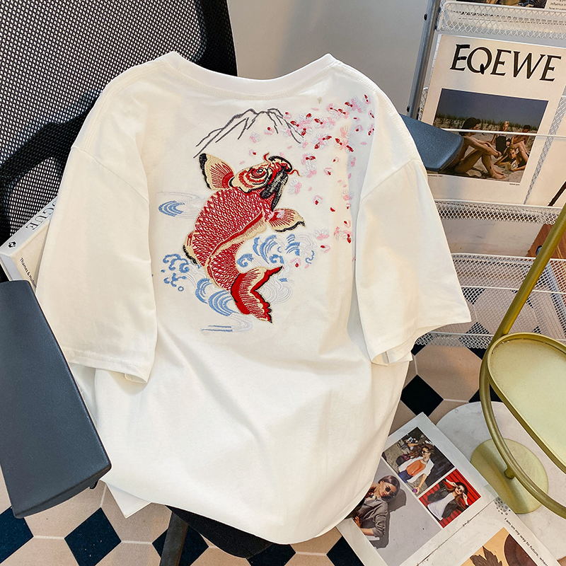 Photographed: 21 pieces of 210g combed pure cotton summer short-sleeved koi embroidery loose T-shirts for men and women, couple set, national trend.