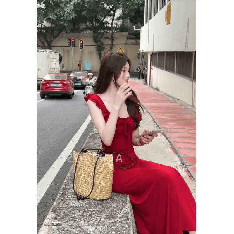 French retro high-end burgundy suspender dress for women in summer new style waist-hugging long skirt