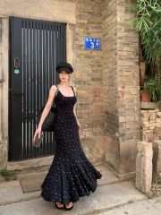 A French-style floral square-neck halter dress with adjustable straps, backless, bustier fish-tail long skirt.