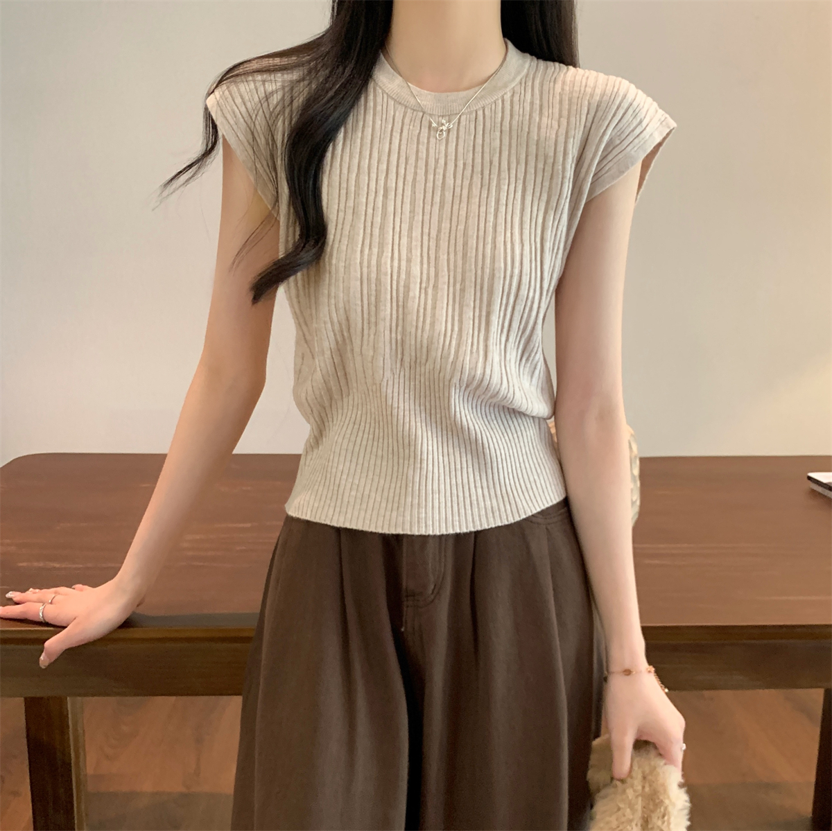 Real shot of 2025 spring Korean style slim and velvet sweater short-sleeved versatile underwear sweater top