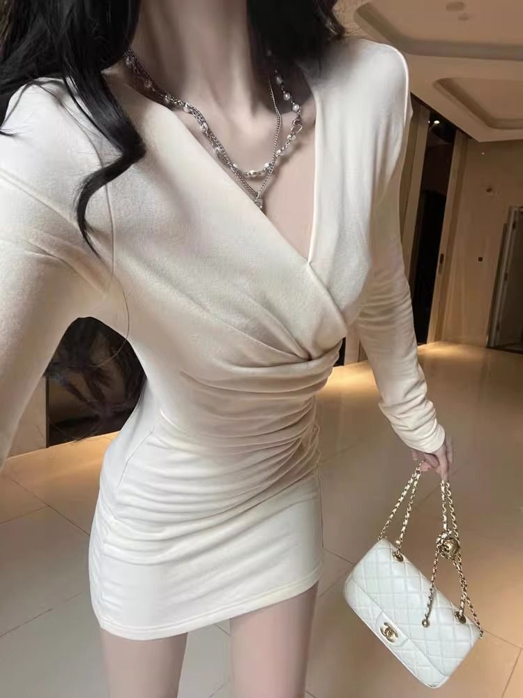 法式純欲辣妹長袖包臀短裙女秋冬收腰修身顯瘦v領打底內搭連衣裙