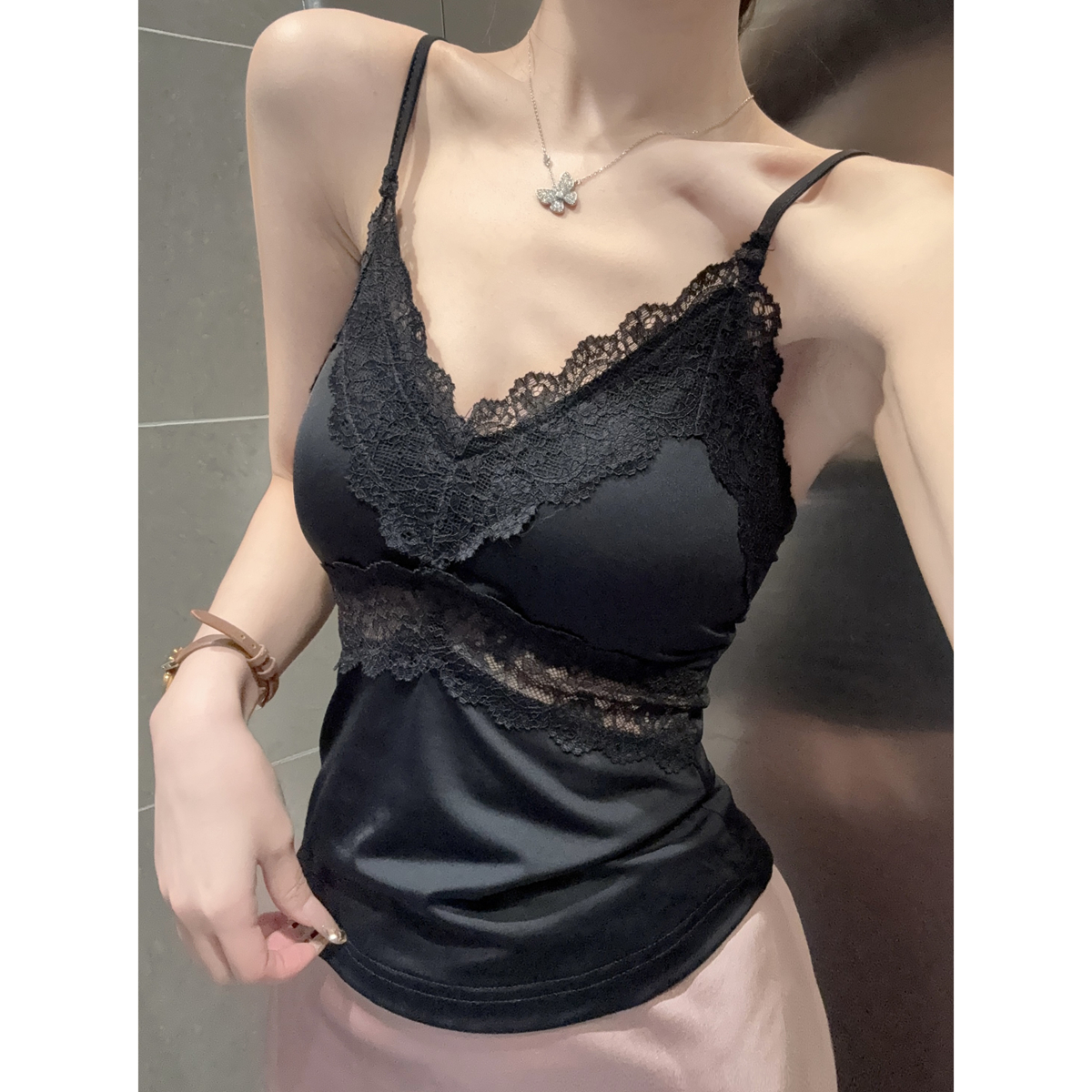 Real shot of spring and summer Korean version of pure desire v-neck sexy lace hollow slim inner strap vest top