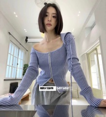 LESSEN韓國東大門代購 春季性感胸口鏤空系帶螺紋拉鏈長袖T恤