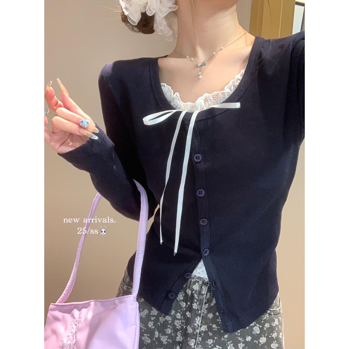 Real shot of spring Korean version pure lace contrasting color single-breasted fake two-piece age-reducing base shirt T-shirt top for women