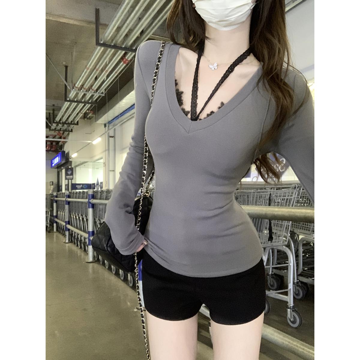 Real shot of 2025 early spring Korean version pure slim fit low V-neck slim and versatile long-sleeved inner T-shirt top