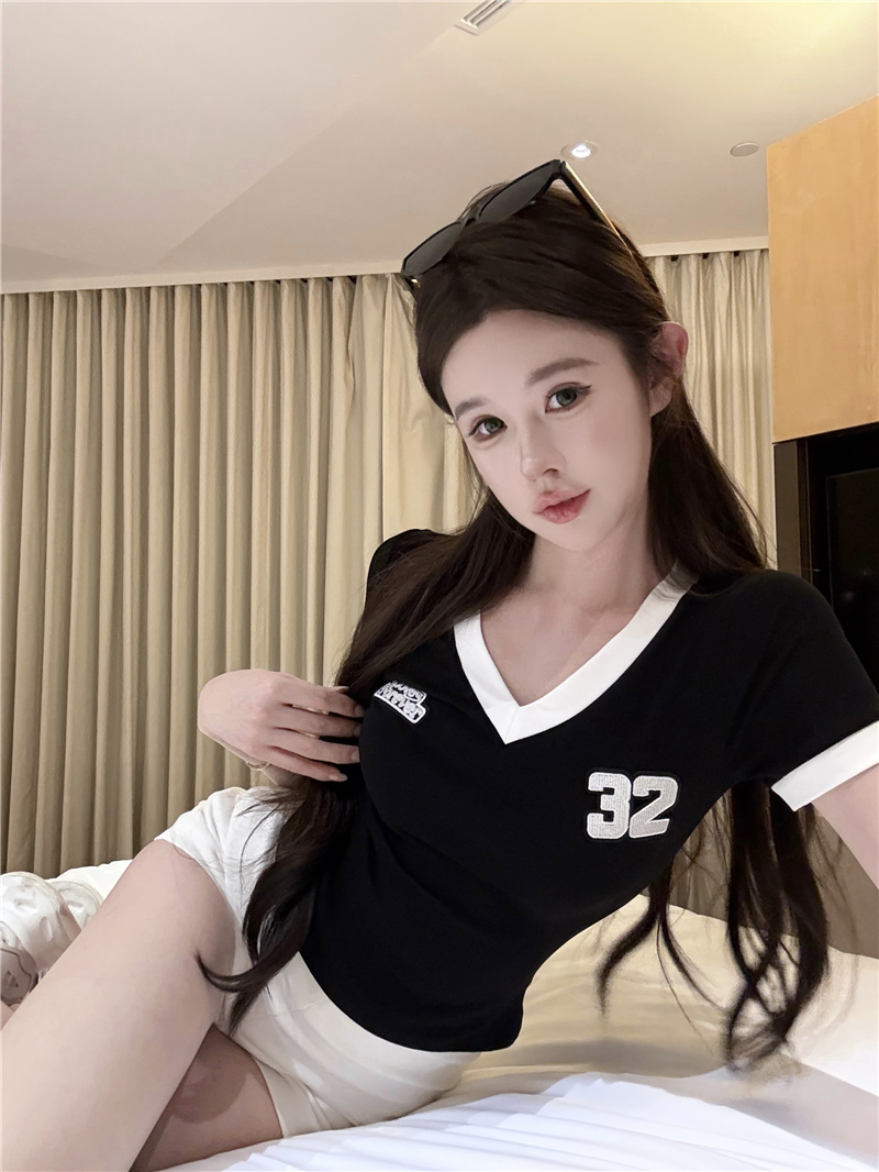 實拍~美式辣妹V領t恤女短袖正肩夏季運動風修身絕美短款上衣