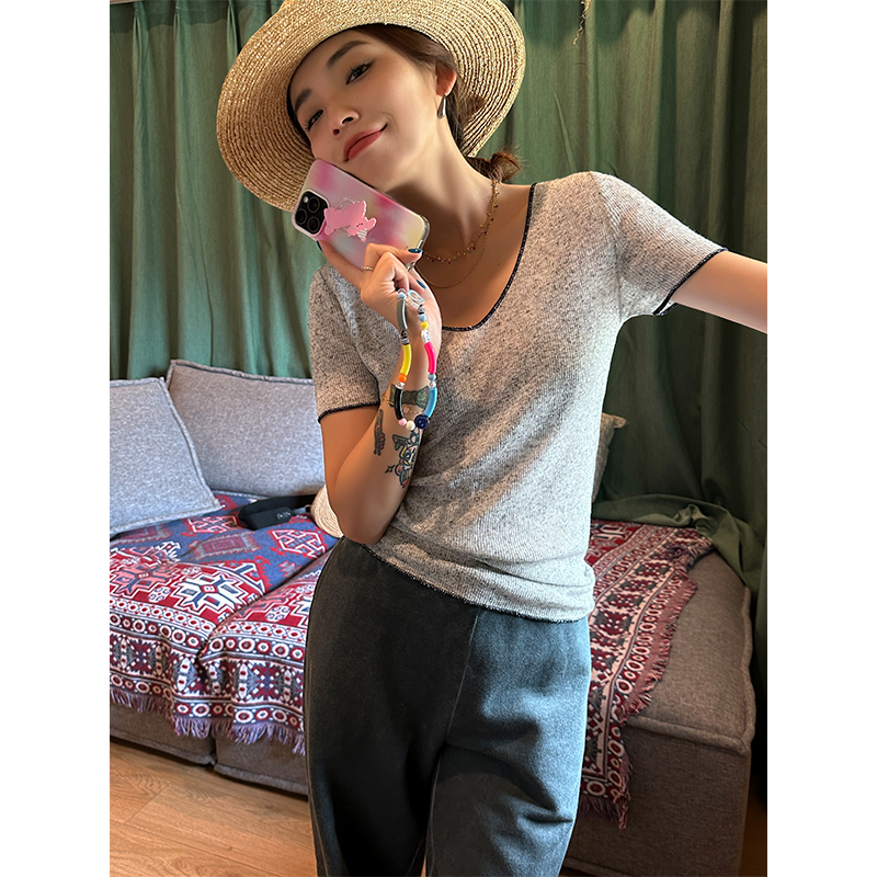 Short-sleeved T-shirt for women 2025 summer new loose and slim shoulder short V-neck cover small top
