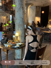 紅人館法式連衣裙女春秋2025超火新款吊帶黑色修身a字高級感裙子