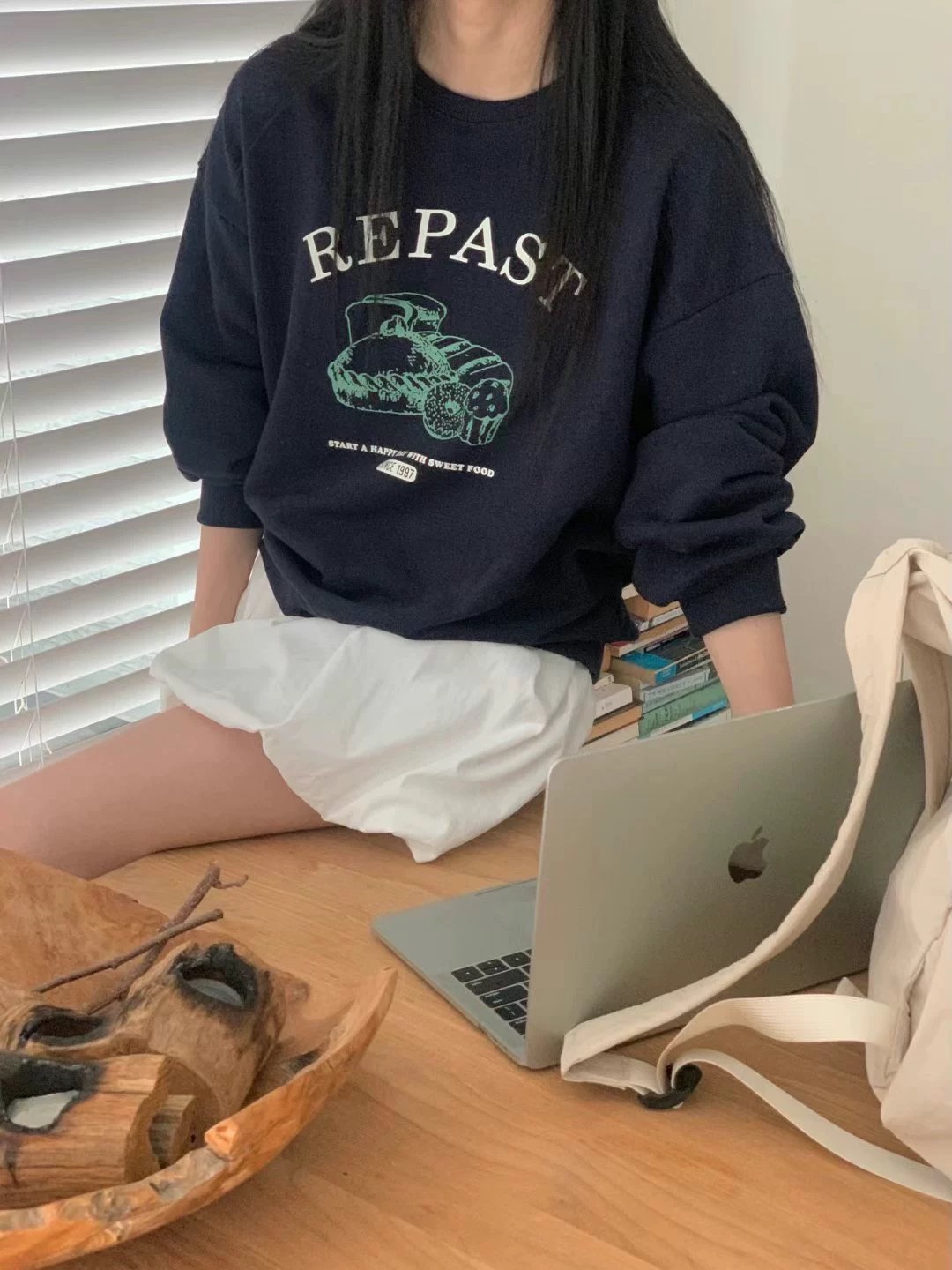 Korean version of food print design versatile loose slim round neck sweatshirt