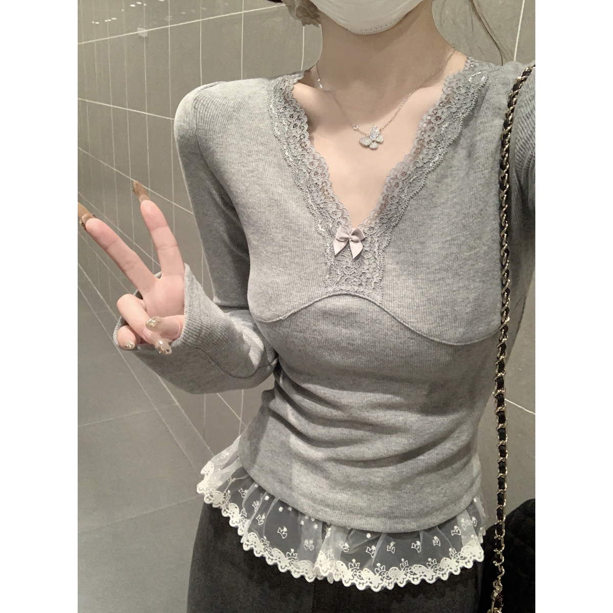 Real shot of 2025 early spring Korean version pure desire v-neck lace slim long-sleeved base shirt T-shirt top for women
