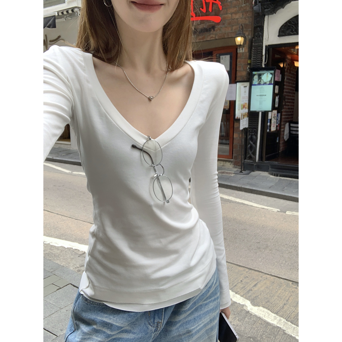 Real shot of the spring Korean version of the temperament of large V-neck versatile slim fit and slim bottom shirt long-sleeved T-shirt top