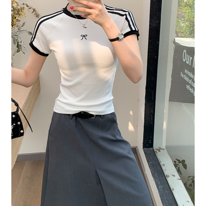 Short-sleeved T-shirt for women with bows and new summer design niche and fashionable base shirt short slim body shirt