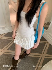 SUNONEONE 花苞方領吊帶連衣裙女春修身收腰拼接白色無袖針織短裙