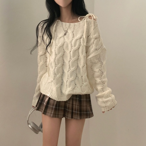 Real shot original Korean version of winter lace-off one-shoulder long-sleeved knitted sweater, twist loose top for women