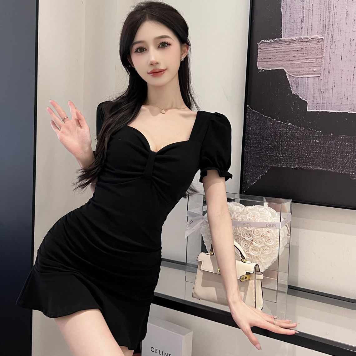性感v領低胸泡泡袖連衣裙女2025年氣質荷葉邊褶皺遮肚顯瘦包臀裙