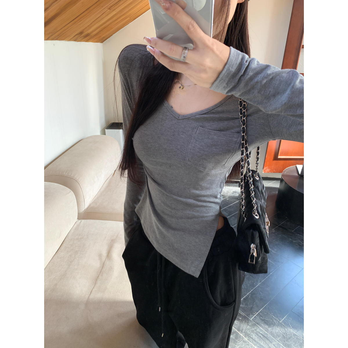 Real shot of spring Korean version of V-neck temperament slim pleated pocket design long-sleeved inner T-shirt top