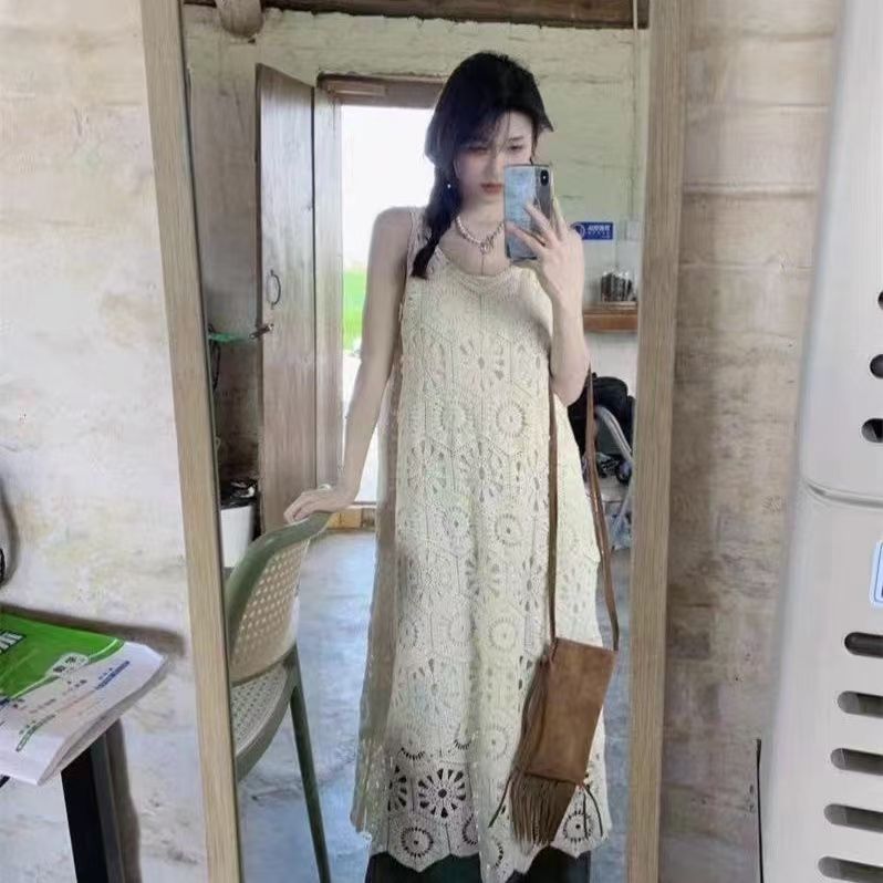復古鏤空彩色鈎花蕾絲刺繡背帶連衣裙女新款復古森系疊穿無袖長裙