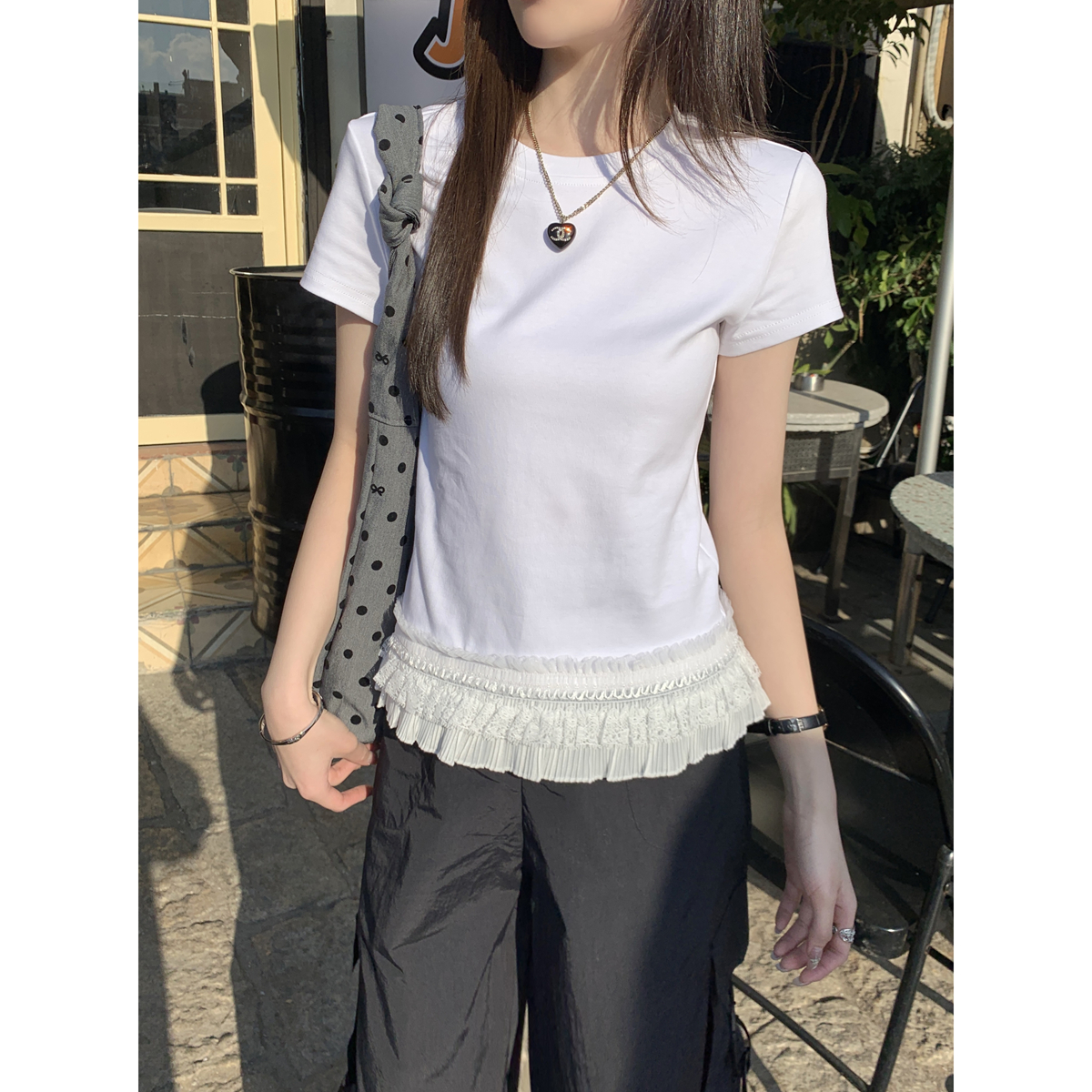 Real shot of spring and summer Korean version of round neck lace edge splicing heavy industry versatile temperament pure cotton short-sleeved T-shirt top