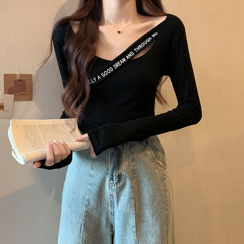 Real photos of European women's tight inner wear fashionable shoulder clavicle design niche top U-neck long-sleeved T-shirt