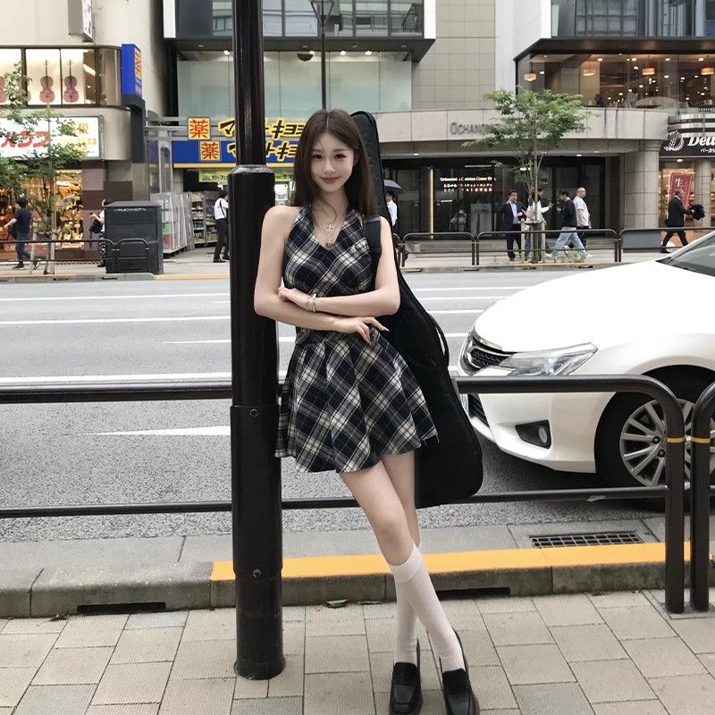 法式v領掛脖格子連衣裙女夏季新款氣質修身小個子短裙