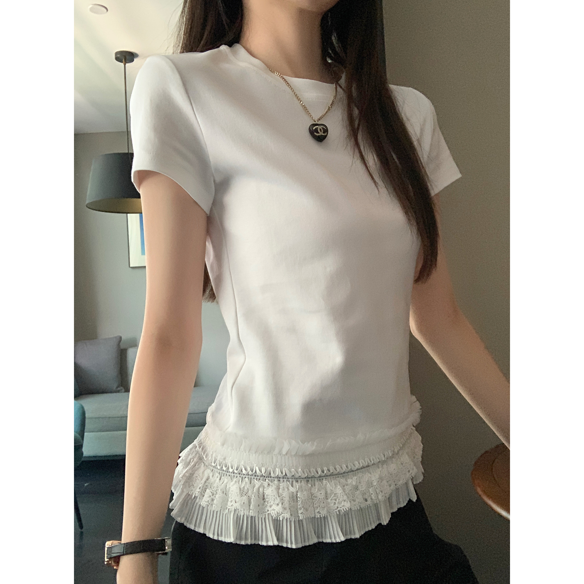 Real shot of spring and summer Korean version of round neck lace lace stitching hem to make you look slim and cotton short-sleeved T-shirt top
