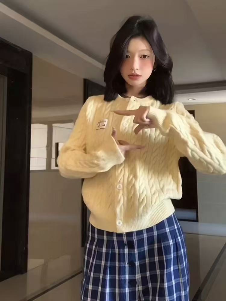 秋季溫柔風設計感刺繡長袖針織衫女裝黃色開衫外套圓領毛衣上衣