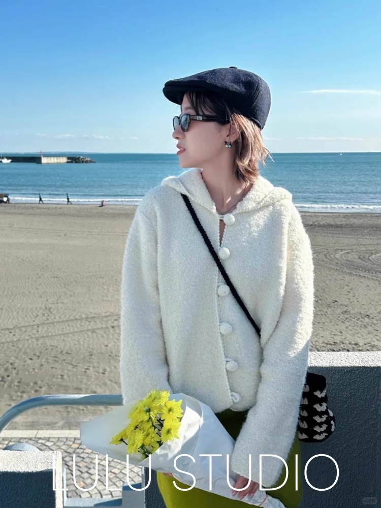 Soft and glutinous milk fufu white lamb velvet hooded sweater cardigan autumn and winter Korean lazy style knitted jacket top