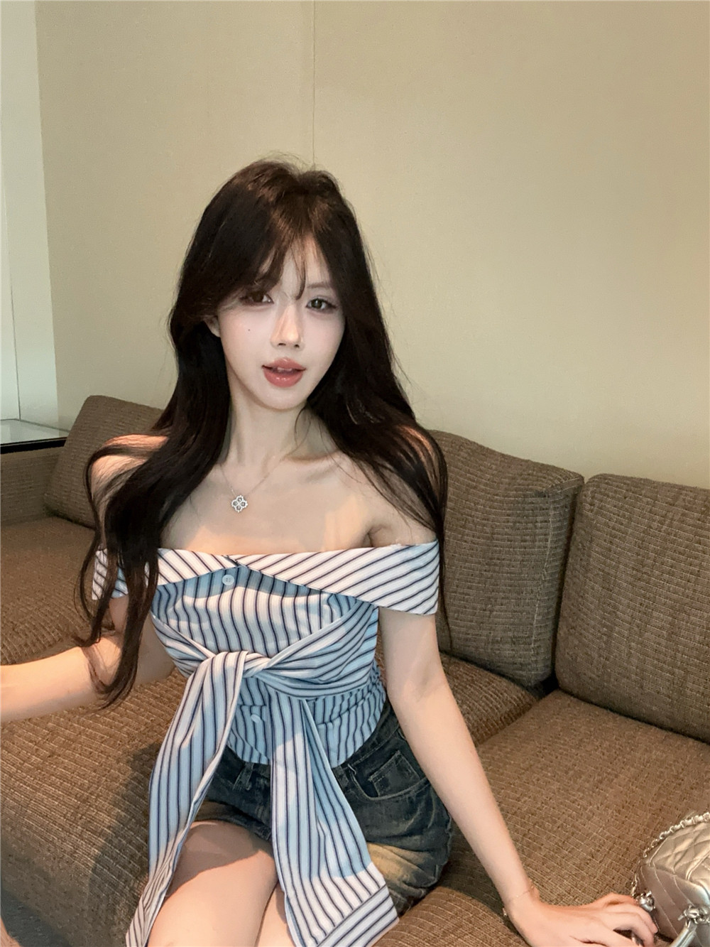 Real photo of a one-shoulder blue top in summer new strap short-sleeved slim-fit shirt