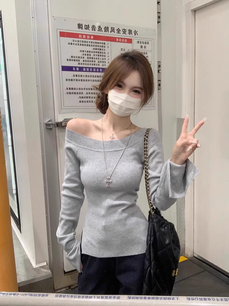 Slanted shoulders off-shoulder long-sleeved sweater for women in spring and autumn slim and pure hot girl gray top base shirt design sense