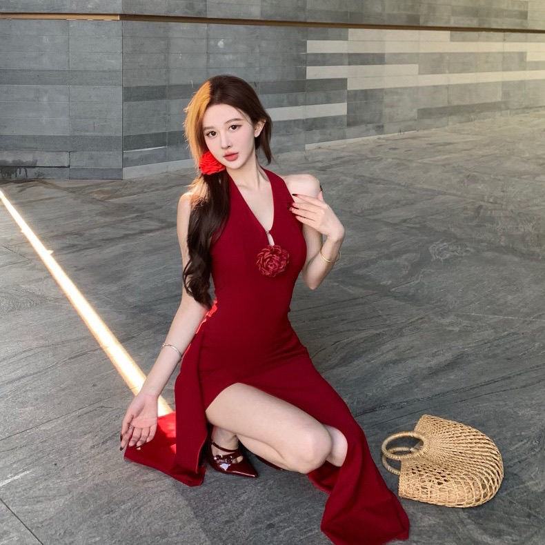 設計感花朵掛脖 v領連衣裙2025秋冬御姐絕美開又氣質禮服長裙