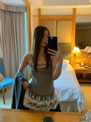 紅人館吊帶背心女春季2025新款內搭無袖白色蕾絲高級感打底上衣女