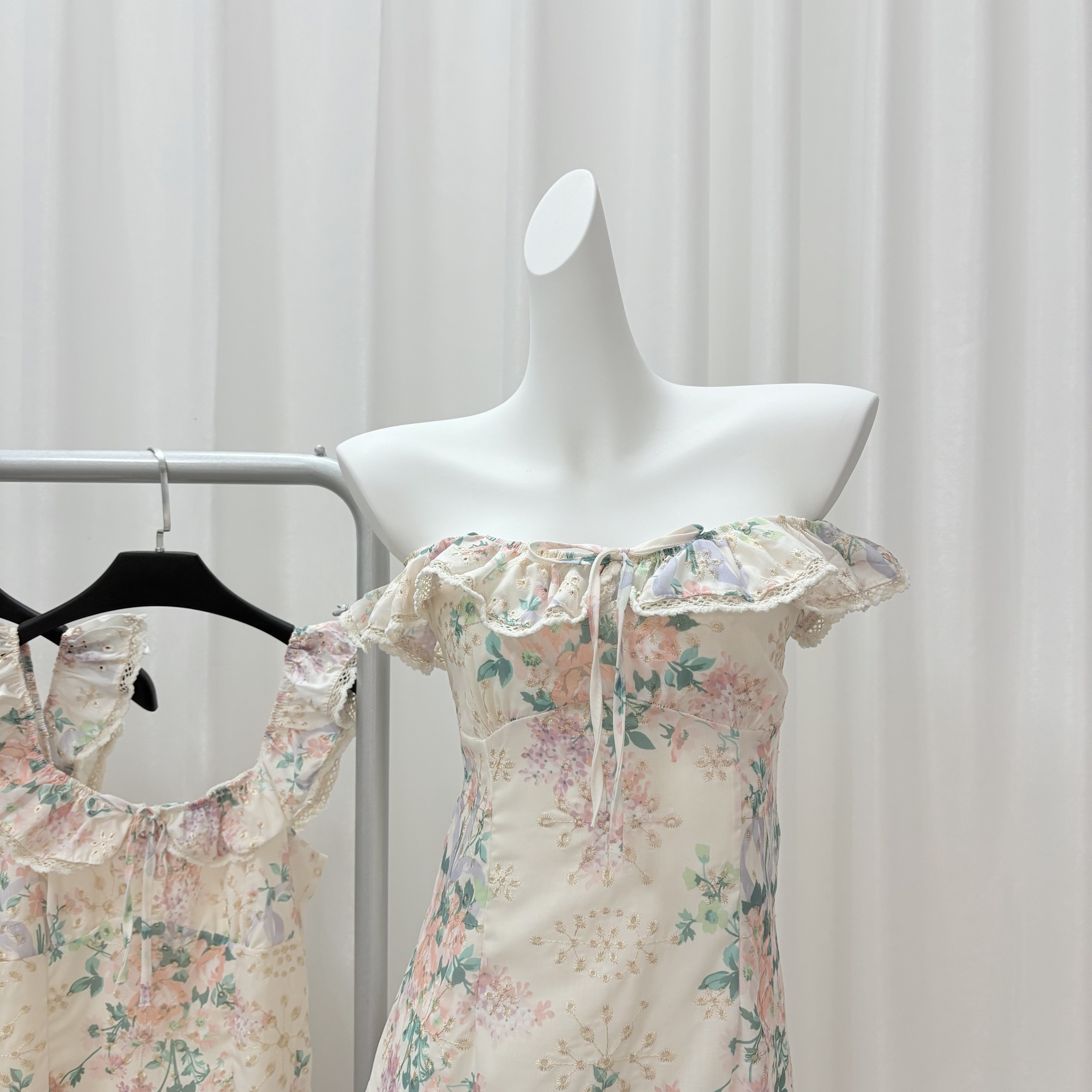 Real photos of the forest-style floral waist-hugging dress with high-end feel, seaside vacation beach pure hot girl short skirt