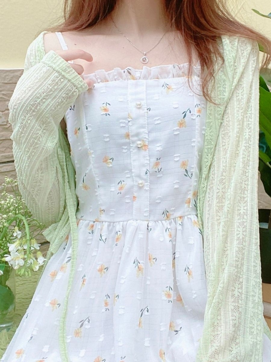 溫柔風碎花白色吊帶連衣裙夏季森系收腰長裙初戀驚艷仙女梨形身材
