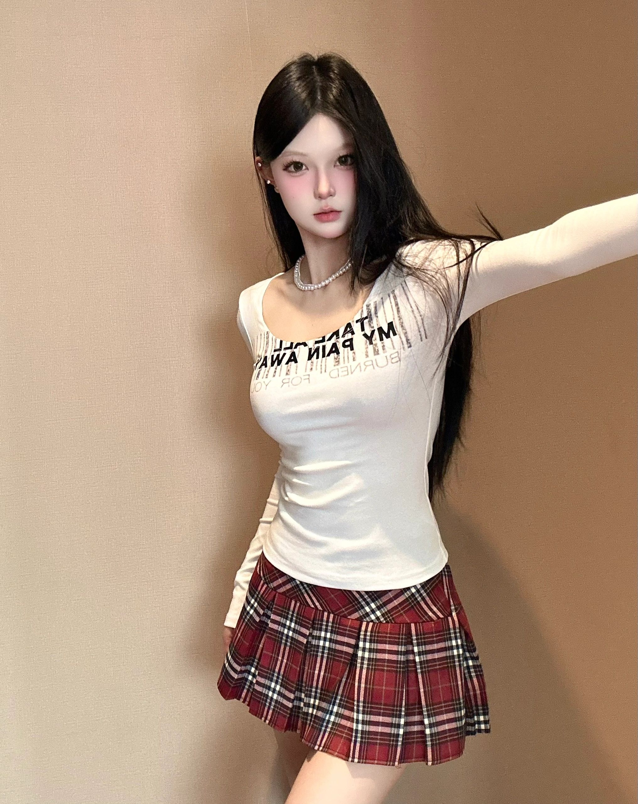 天貓質量秋季條形碼印花顯瘦u領長袖短款辣妹上衣女