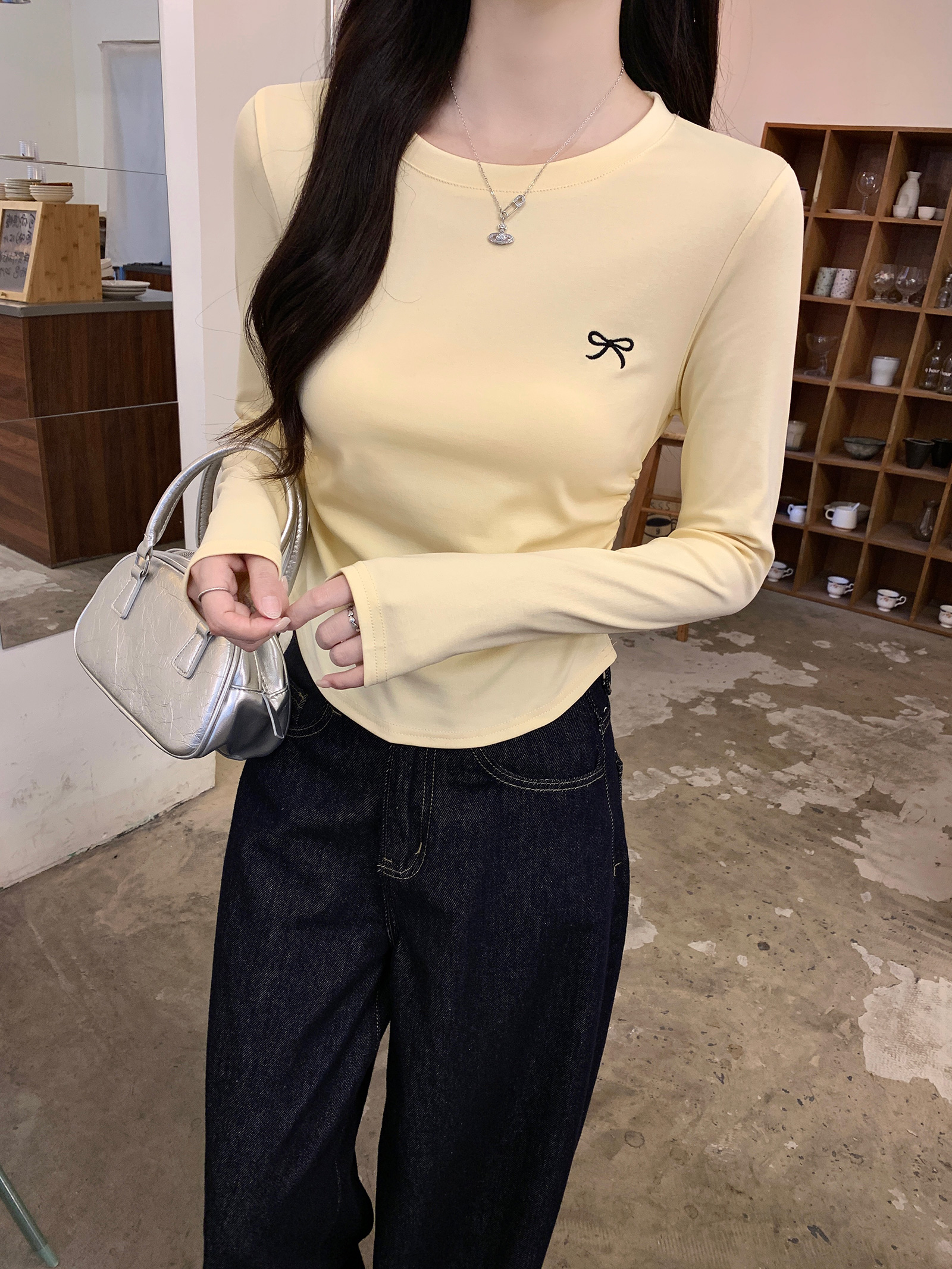 實拍長袖t恤女裝2025早春新款薄設計感修身刺繡花打底衫圓領上衣