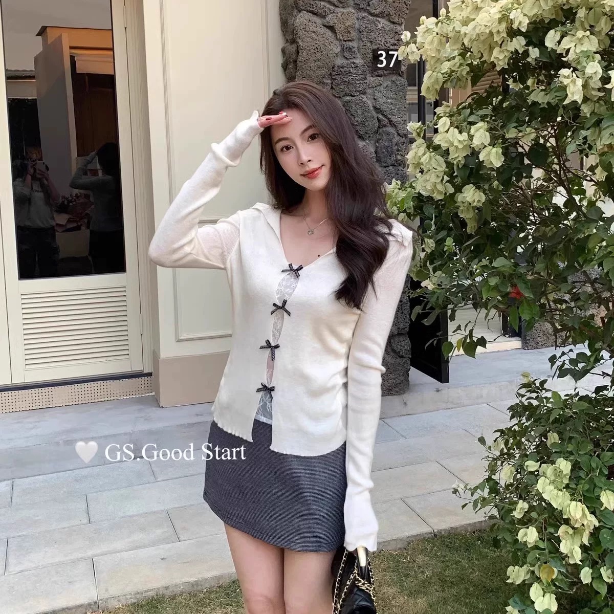 V領蝴蝶結蕾絲拼接針織衫女春季設計感小眾修身打底衫假兩件上衣