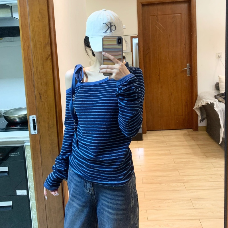 藍色條紋斜肩綁帶打底衫女2025年春季內搭修身辣妹設計感露肩上衣