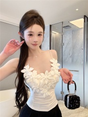 Real shot - French pure sexy three-dimensional flower suspender vest wearing a slim hot girl top outside and inside