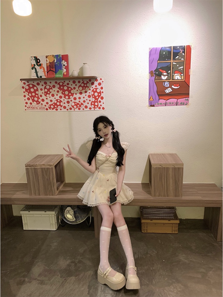 小個子甜妹風短裙春夏收腰顯瘦設計感小眾溫柔甜美小飛袖連衣裙女