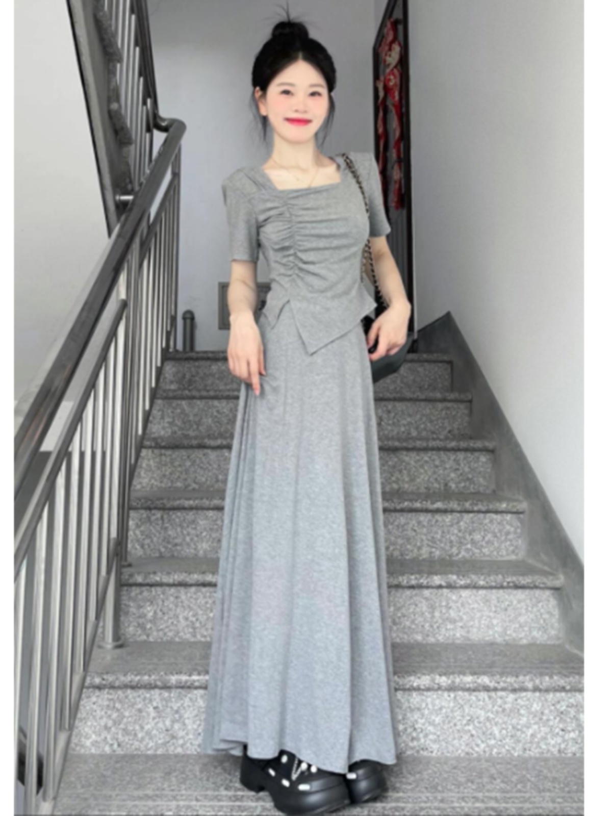 Hepburn style French slim gray dress for women with high-end temperament and waist-hugging long skirt T-shirt set