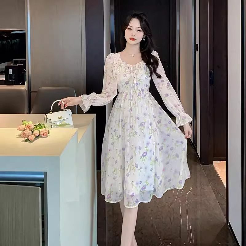 原版做工法式溫柔風長袖碎花裙女2025年方領系帶設計感連衣裙